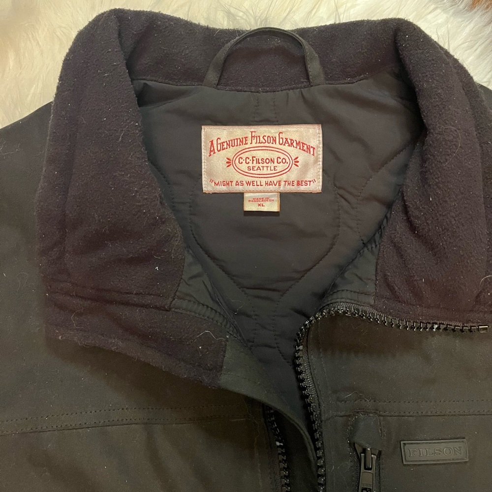 Filson shelter cloth vest with Quilted Primaloft Lining.